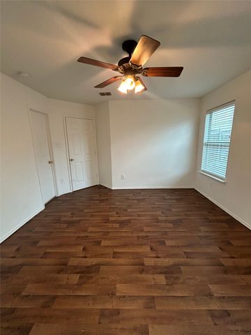 10745 Many Oaks Drive, Fort Worth, TX 76140