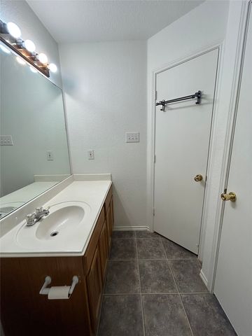 10745 Many Oaks Drive, Fort Worth, TX 76140
