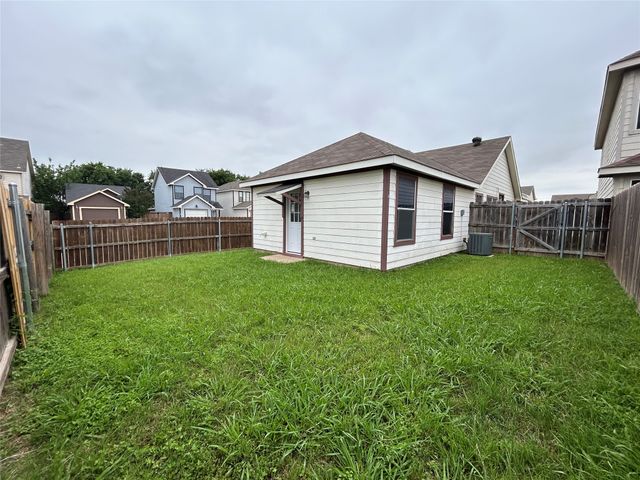 10745 Many Oaks Drive, Fort Worth, TX 76140