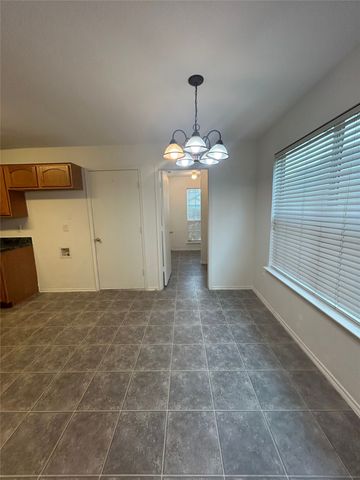 10745 Many Oaks Drive, Fort Worth, TX 76140