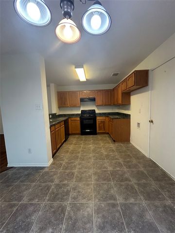 10745 Many Oaks Drive, Fort Worth, TX 76140