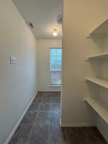 10745 Many Oaks Drive, Fort Worth, TX 76140