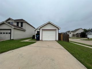 10745 Many Oaks Drive, Fort Worth, TX 76140