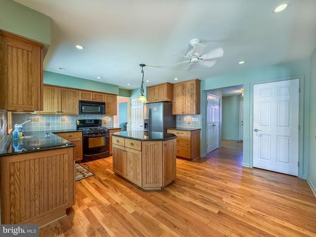 304 BARNSBURY RD, Langhorne, PA 19047