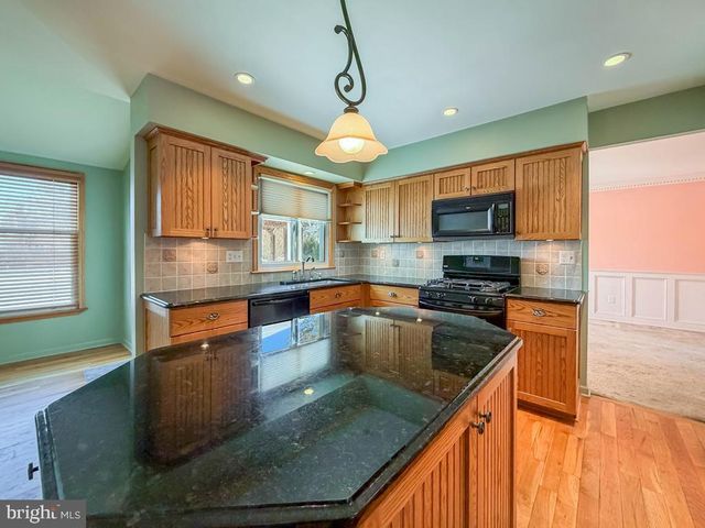 304 BARNSBURY RD, Langhorne, PA 19047