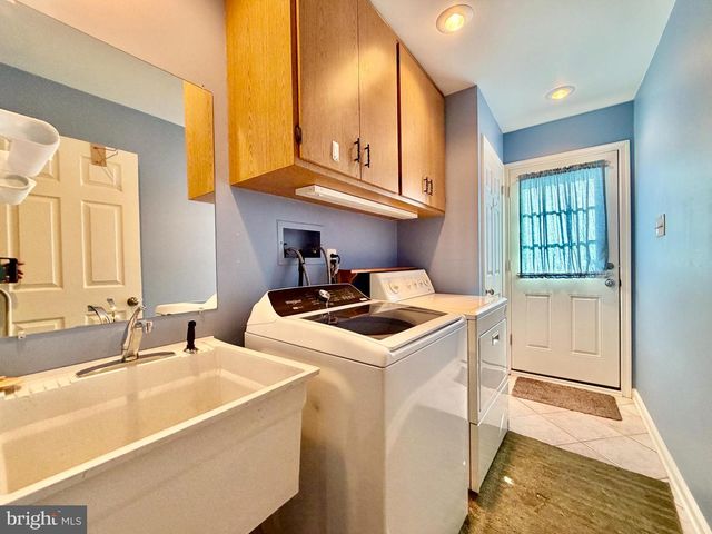 304 BARNSBURY RD, Langhorne, PA 19047