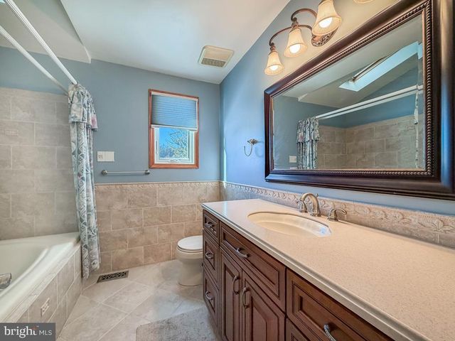 304 BARNSBURY RD, Langhorne, PA 19047