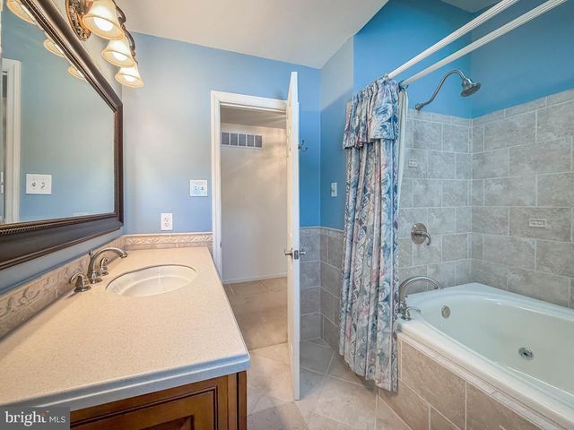 304 BARNSBURY RD, Langhorne, PA 19047