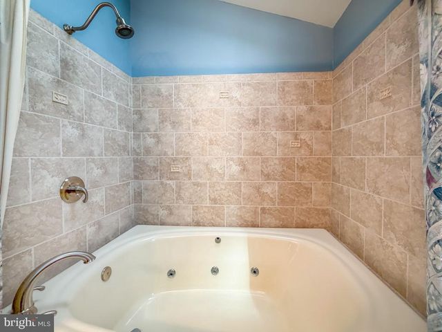 304 BARNSBURY RD, Langhorne, PA 19047