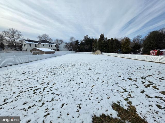 304 BARNSBURY RD, Langhorne, PA 19047