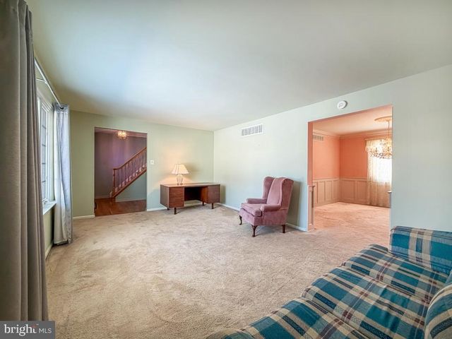 304 BARNSBURY RD, Langhorne, PA 19047