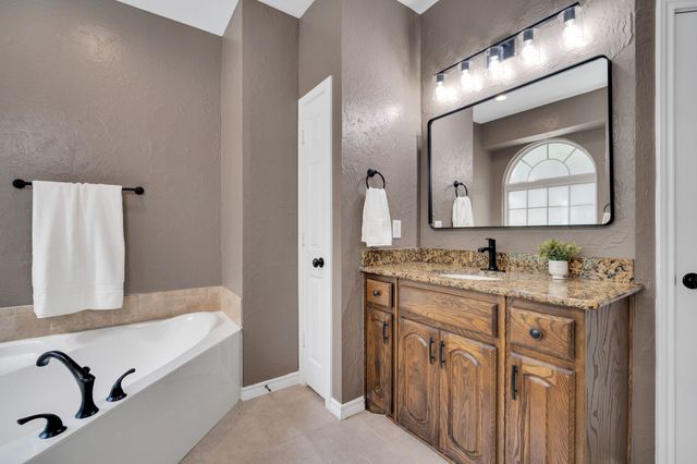 1450 Branding Iron Way, Midlothian, TX 76065
