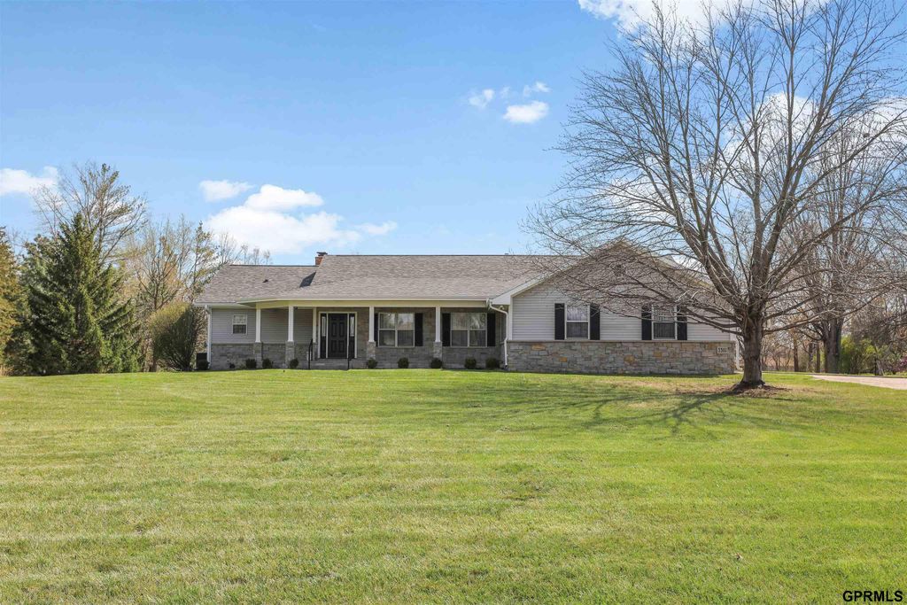 3301 Birchwood Drive, Bellevue, NE 68123