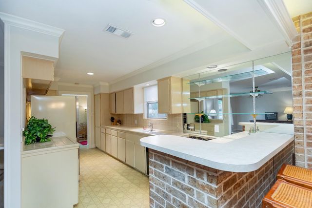 7043 Carvel Lane, Houston, TX 77074