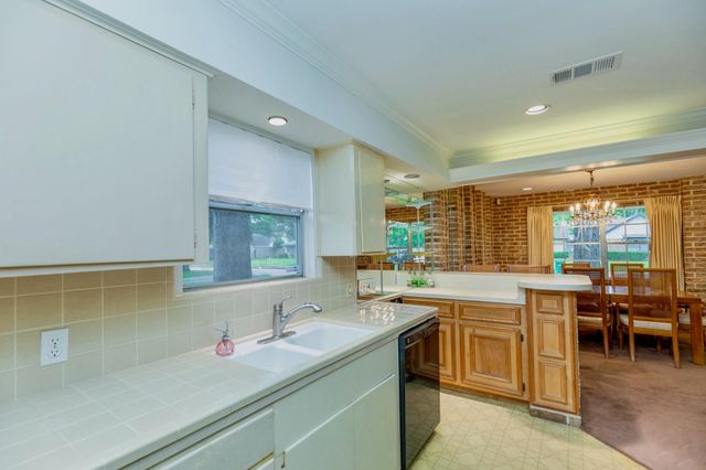 7043 Carvel Lane, Houston, TX 77074