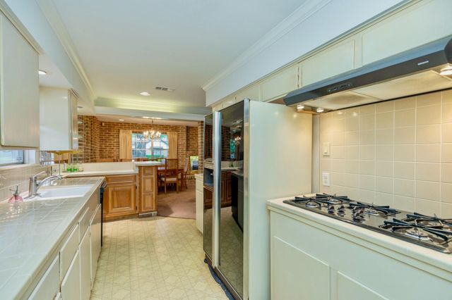 7043 Carvel Lane, Houston, TX 77074