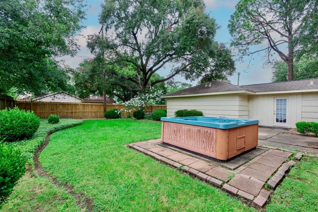 7043 Carvel Lane, Houston, TX 77074