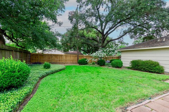 7043 Carvel Lane, Houston, TX 77074
