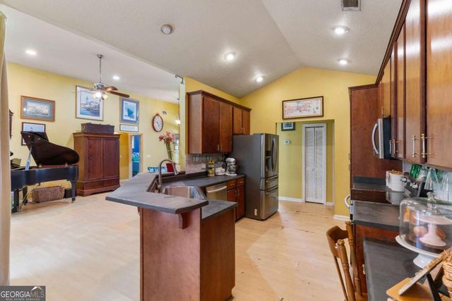 390 Harbor View Drive, Woodbine, GA 31569