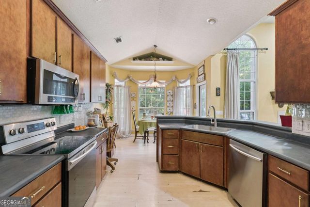 390 Harbor View Drive, Woodbine, GA 31569