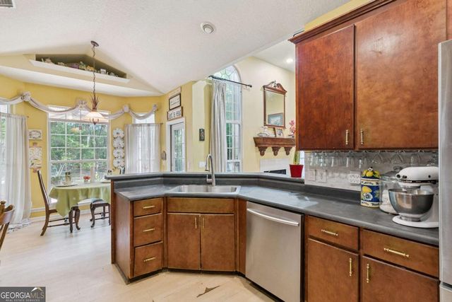390 Harbor View Drive, Woodbine, GA 31569