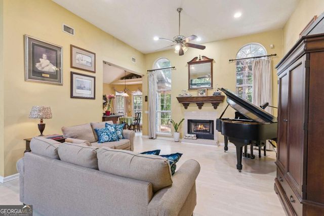 390 Harbor View Drive, Woodbine, GA 31569