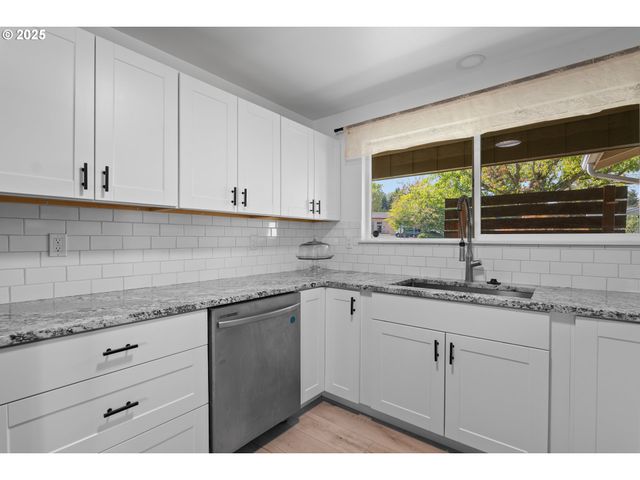 2305 Chambers St, Eugene, OR 97405