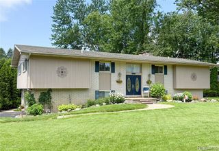 219 Hurondale Drive, White Lake, MI 48386