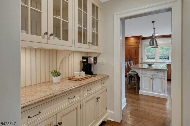 230 Summit Ave, Summit City, NJ 07901