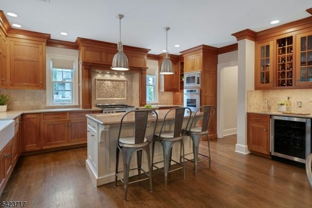 230 Summit Ave, Summit City, NJ 07901