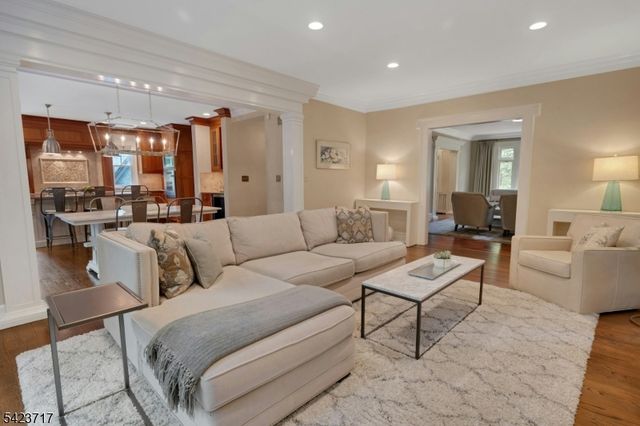 230 Summit Ave, Summit City, NJ 07901