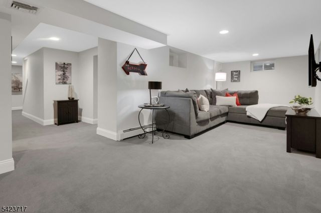 230 Summit Ave, Summit City, NJ 07901