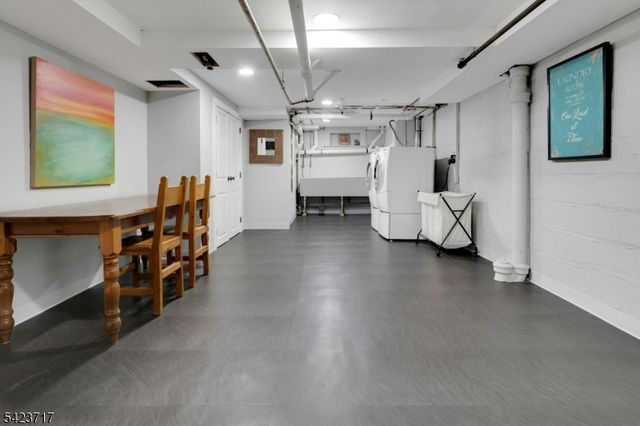 230 Summit Ave, Summit City, NJ 07901