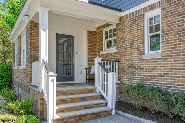 230 Summit Ave, Summit City, NJ 07901