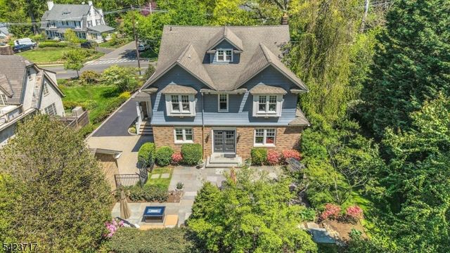 230 Summit Ave, Summit City, NJ 07901