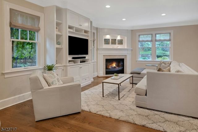 230 Summit Ave, Summit City, NJ 07901