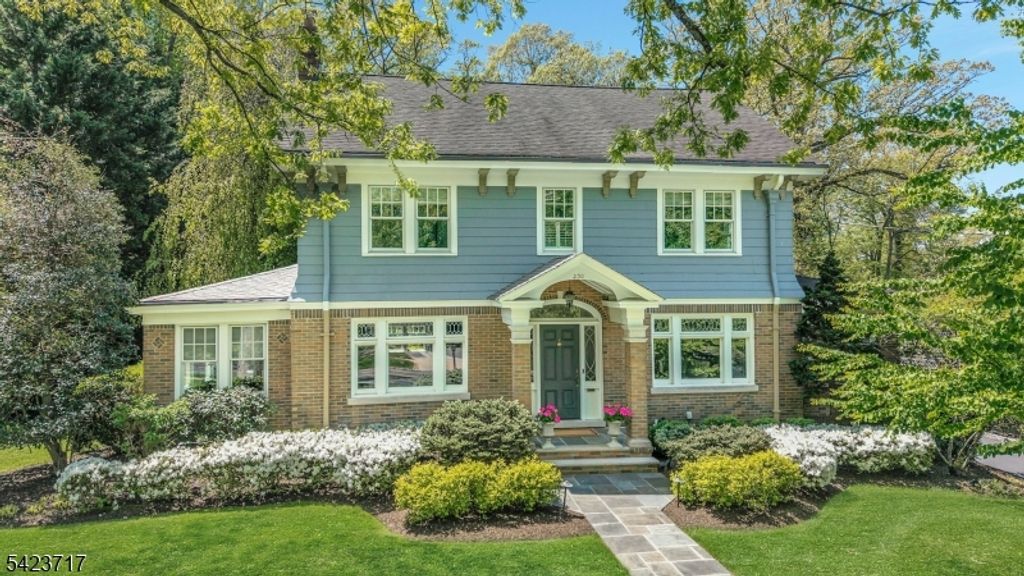 230 Summit Ave, Summit City, NJ 07901