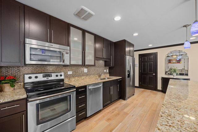 140 Carriage Way Drive C218, Burr Ridge, IL 60527