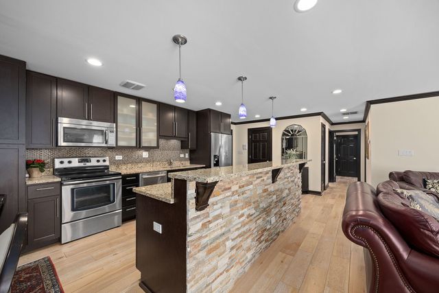 140 Carriage Way Drive C218, Burr Ridge, IL 60527