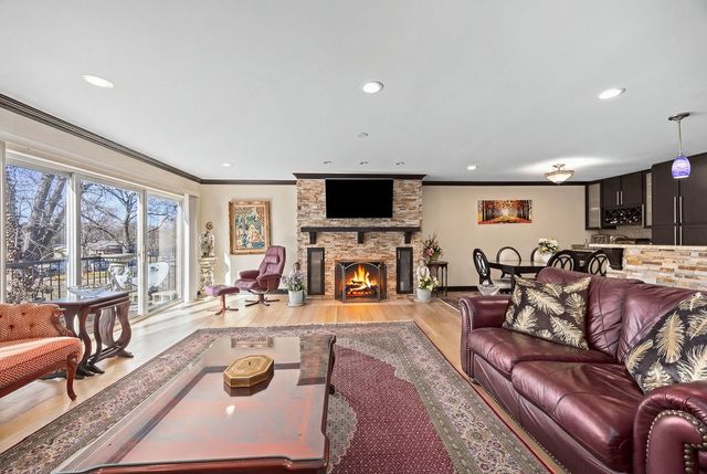 140 Carriage Way Drive C218, Burr Ridge, IL 60527