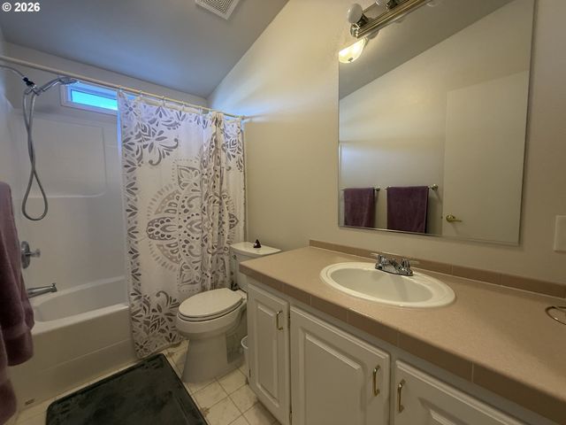 213 RIVER RIDGE Ave, Roseburg, OR 97471