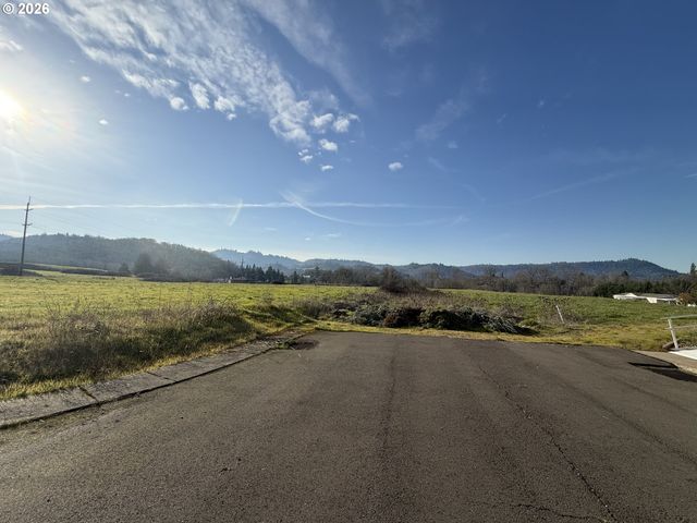 213 RIVER RIDGE Ave, Roseburg, OR 97471