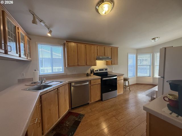 213 RIVER RIDGE Ave, Roseburg, OR 97471