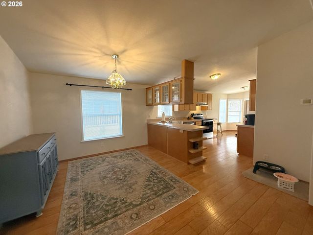 213 RIVER RIDGE Ave, Roseburg, OR 97471