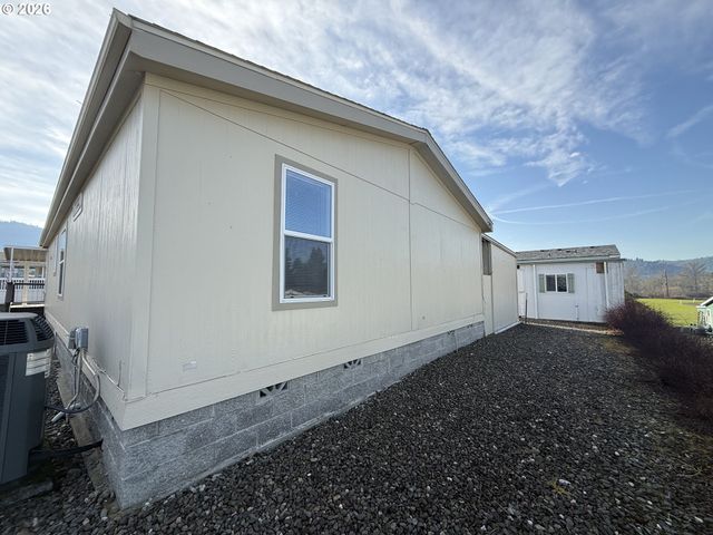 213 RIVER RIDGE Ave, Roseburg, OR 97471