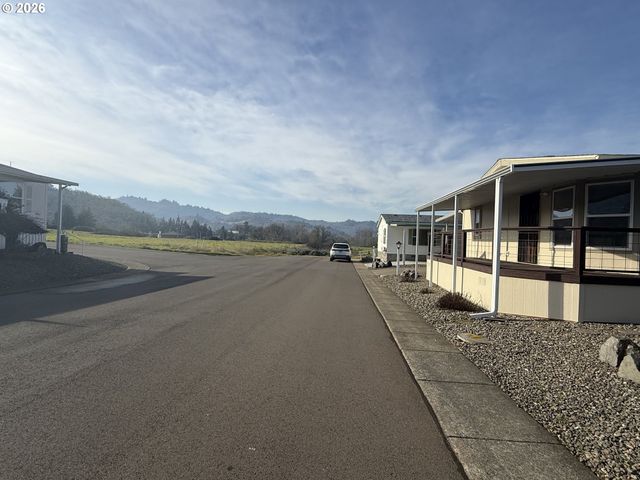 213 RIVER RIDGE Ave, Roseburg, OR 97471