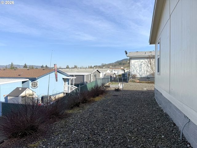 213 RIVER RIDGE Ave, Roseburg, OR 97471