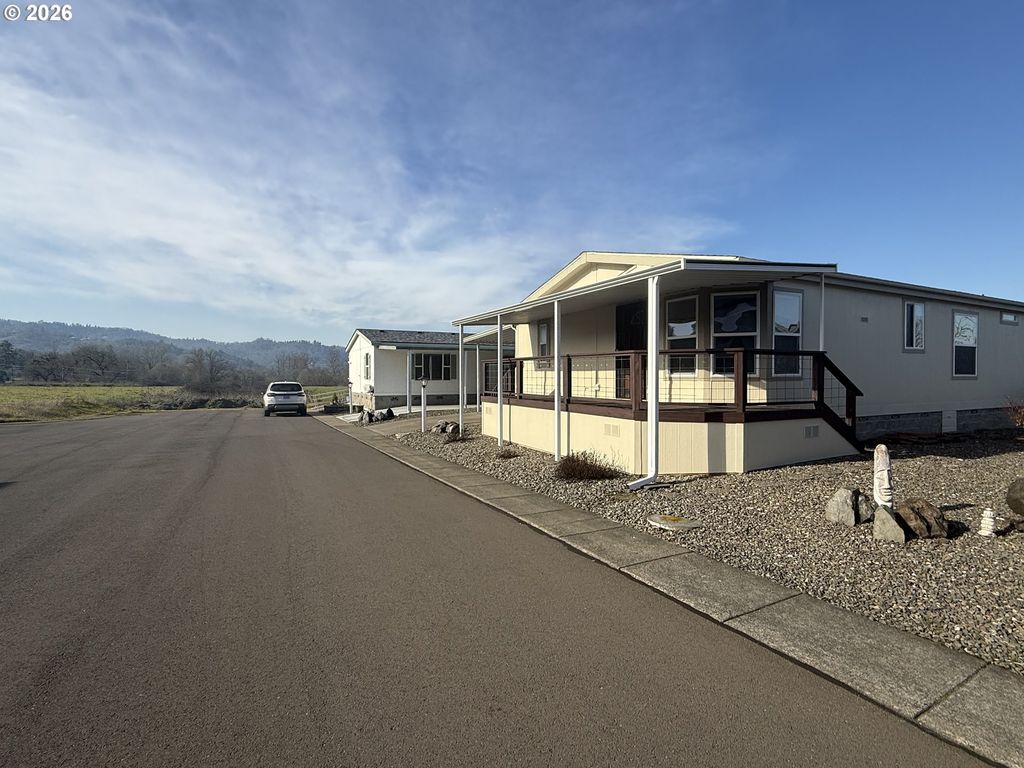 213 RIVER RIDGE Ave, Roseburg, OR 97471