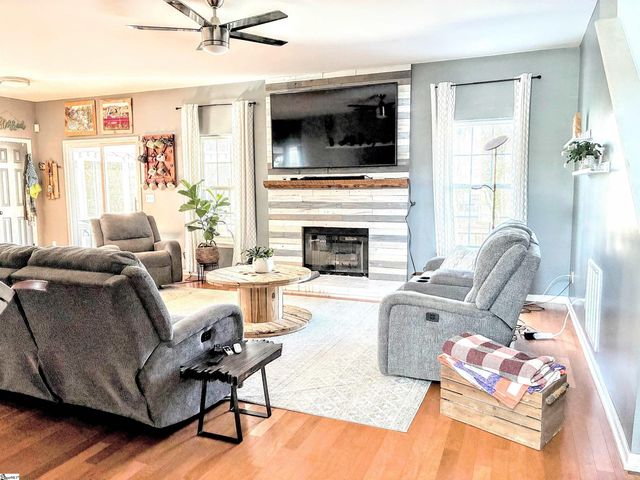 226 N Orchard Farms Avenue, Simpsonville, SC 29681
