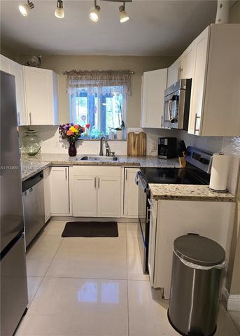 6626 SW 1st Ct, Pembroke Pines, FL 33023